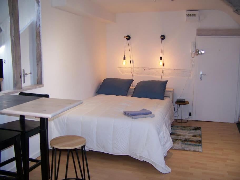 Rennes: Studio 4 Couchages, Proche Commerces, Bus. Esterno foto