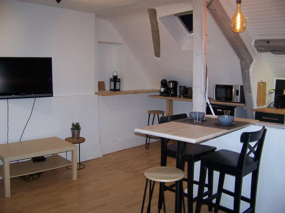 Rennes: Studio 4 Couchages, Proche Commerces, Bus. Esterno foto